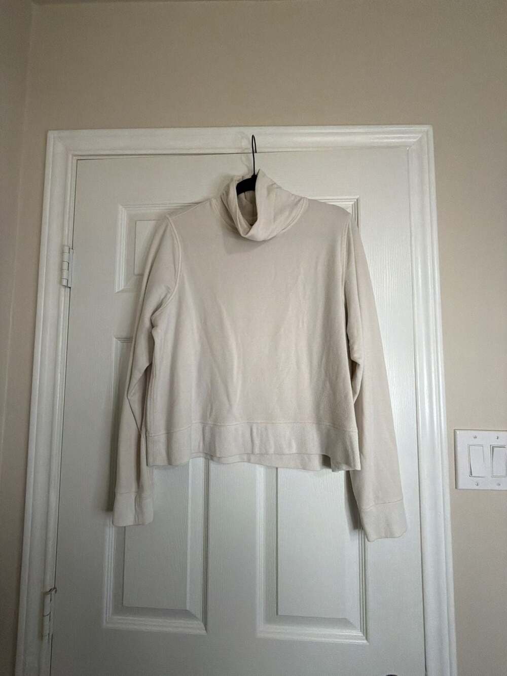 Athleta Cream Turtleneck Sweatshirt Size LT
